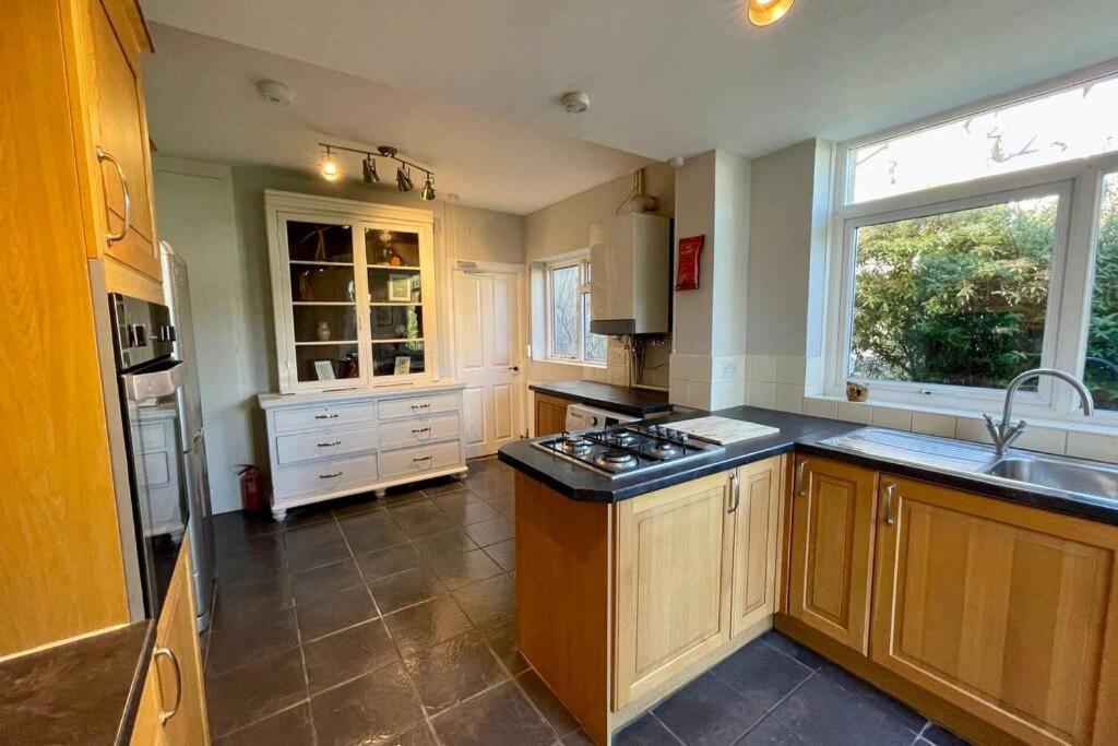 Large House Near Victoria Park For Groups, 10 Mins Bus To City Centre Cardiff Exterior foto