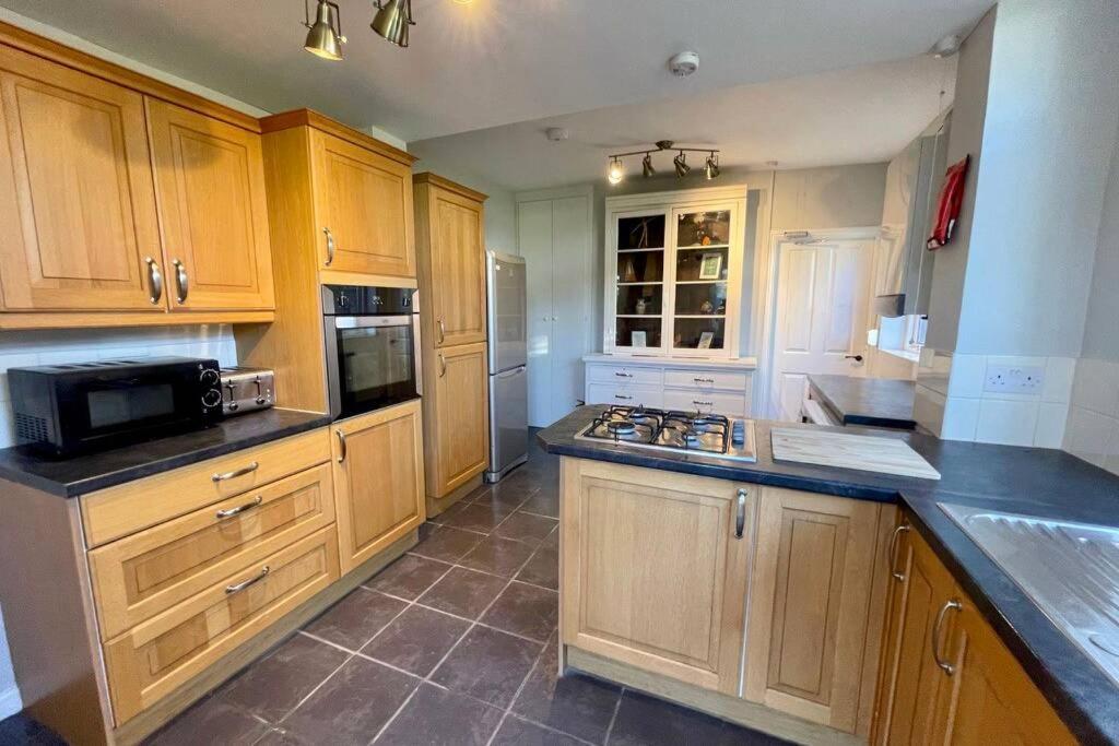 Large House Near Victoria Park For Groups, 10 Mins Bus To City Centre Cardiff Exterior foto