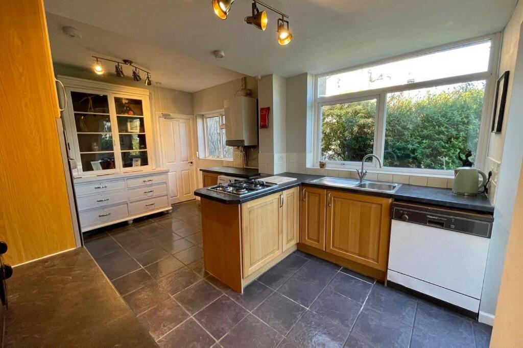 Large House Near Victoria Park For Groups, 10 Mins Bus To City Centre Cardiff Exterior foto
