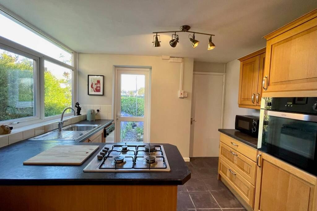Large House Near Victoria Park For Groups, 10 Mins Bus To City Centre Cardiff Exterior foto